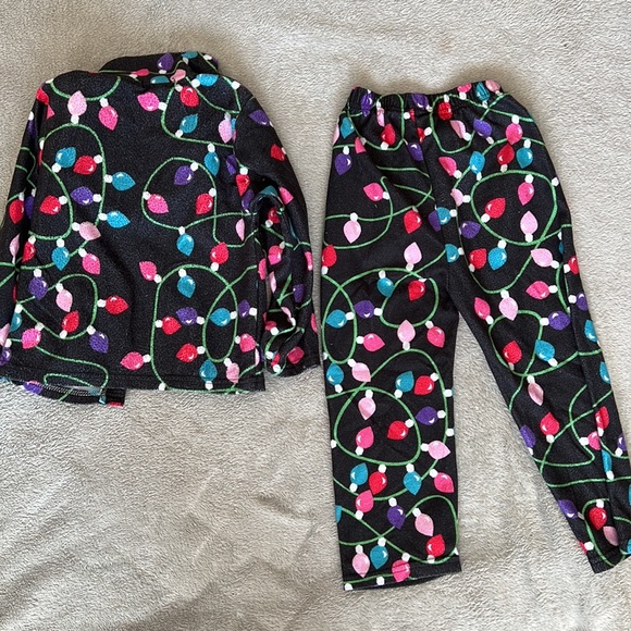 Christmas light size 5/6 flannel pajama set - Picture 3 of 5